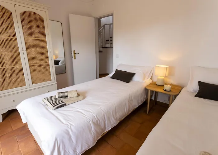 Octopus's Garden By Acasadascasas Santo Isidoro